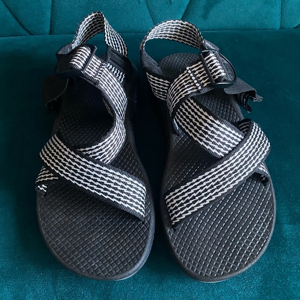 Women’s Chacos W7 (Fits 8 1/2) Black and White Strappy Sandals